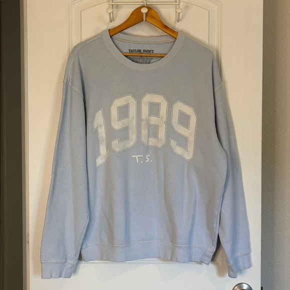 Taylor Swift 1989 Light Blue Crewneck Sweatshirt Size XL - Picture 2 of 9